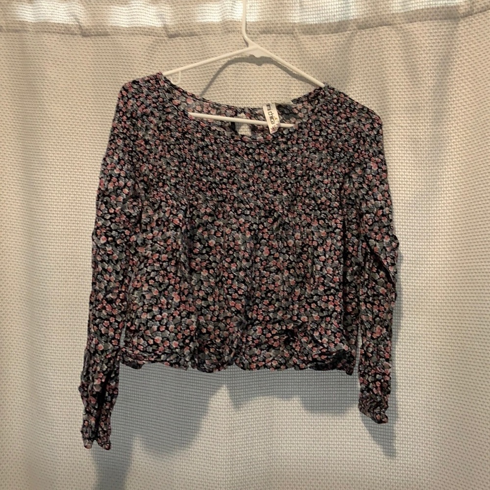 Women’s long sleeve floral crop top